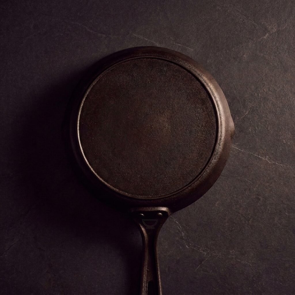 Cast iron skillet, 10 inch — Cast iron, pre-seasoned